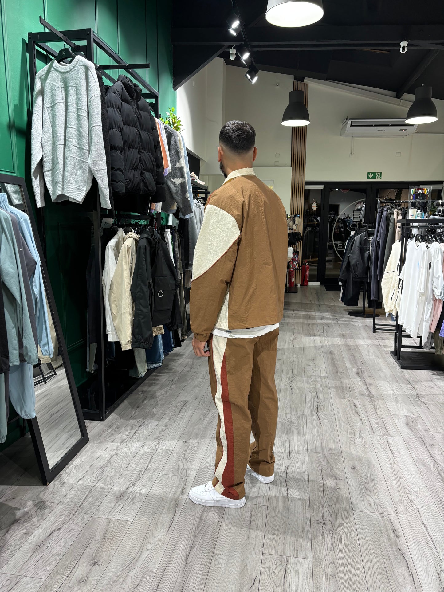 ENSEMBLE RETRO VIBES