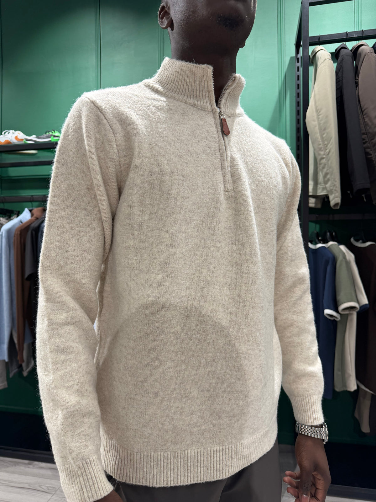 VESTE  NOVA