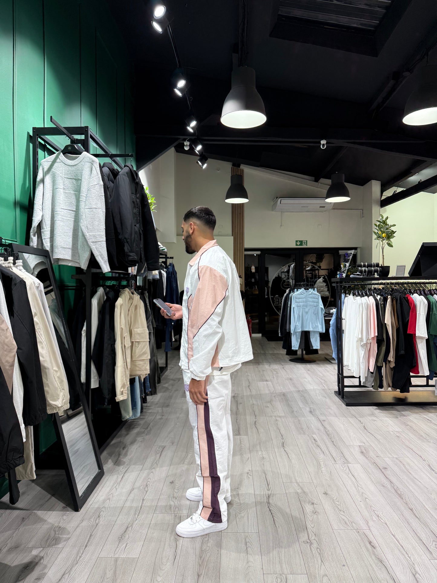 ENSEMBLE RETRO VIBES